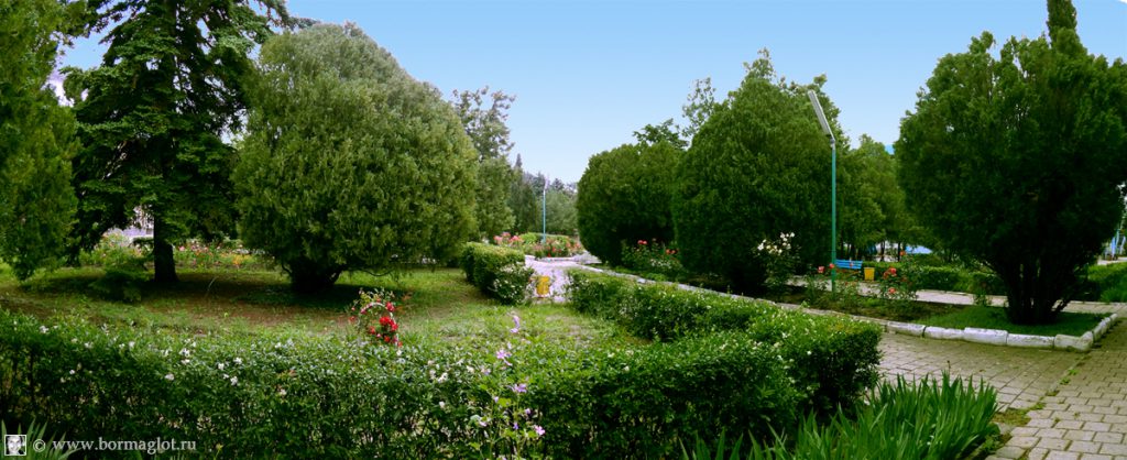 Парк в пансионате «Крымское приморье»